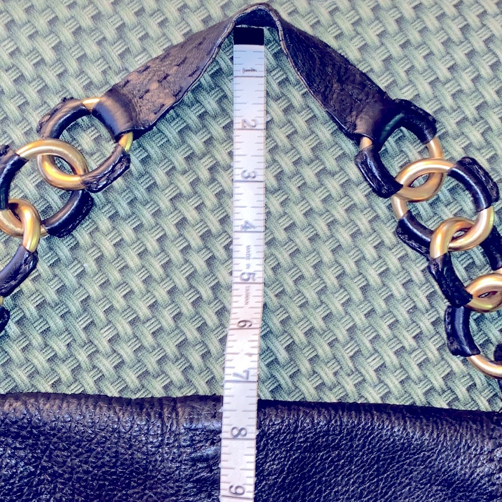 Valentino Garavani Black Leather Shoulder Bag - Picture 13 of 14